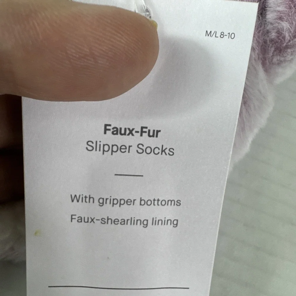 Auden Women's 0776 M/L 8-12‎ Faux Fur Slipper Socks Berry Gripper Bottom NWT